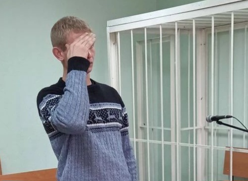 Наносил ребенку удары руками, ремнем и вицей. В Поморье осудили очередного отца-истязателя