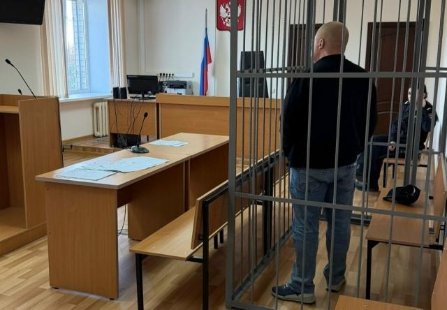 По месту жительства характеризуется отрицательно, конфликтен, склонен к агрессии, злоупотребляет алкоголем в быту