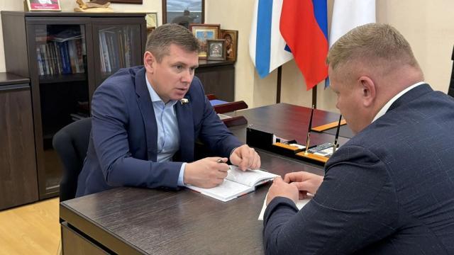 В Северодвинске депутат Госдумы Арсентьев встретился с ВИП главы Бачериковым
