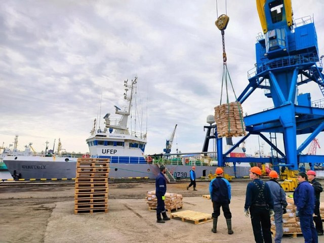 Рыбопромысловые траулеры «Архангельск» и «Ягры» доставили 297,5 тонны  рыбы